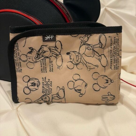 Disney X Baby Freshly Picked Black Mickey Anaheim Crossbody Bag Changing Pad NWT - Picture 7 of 9
